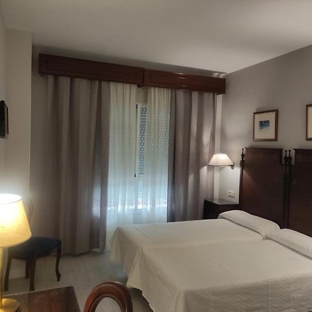 Hotel Iberia Plaza America Caces Екстериор снимка