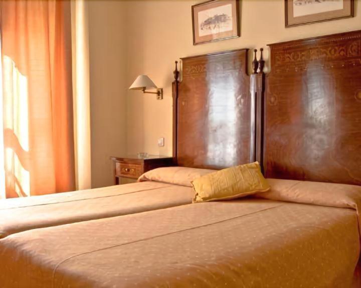 Hotel Iberia Plaza America Caces Екстериор снимка