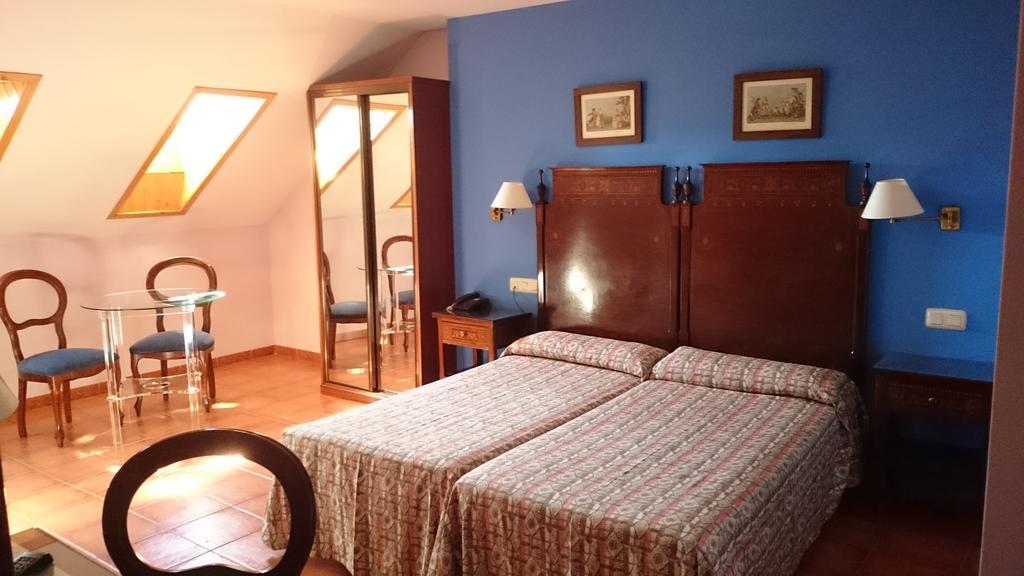 Hotel Iberia Plaza America Caces Стая снимка