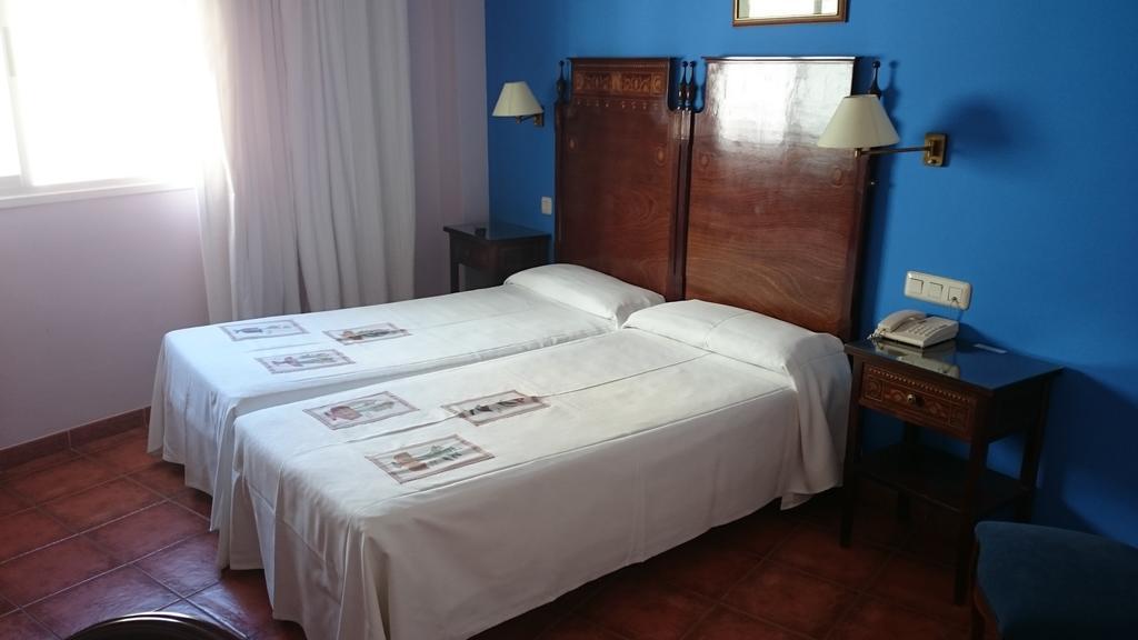Hotel Iberia Plaza America Caces Стая снимка