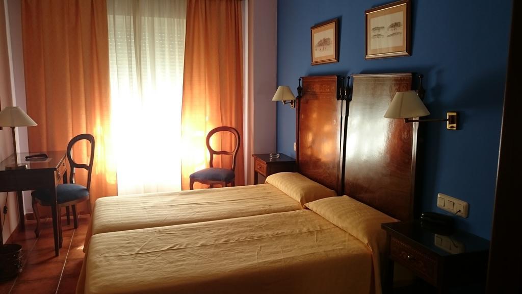 Hotel Iberia Plaza America Caces Стая снимка