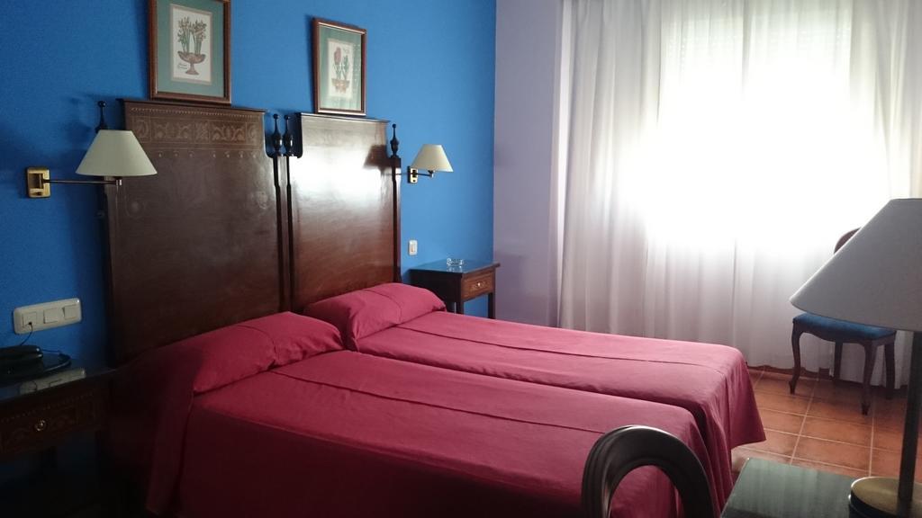 Hotel Iberia Plaza America Caces Стая снимка