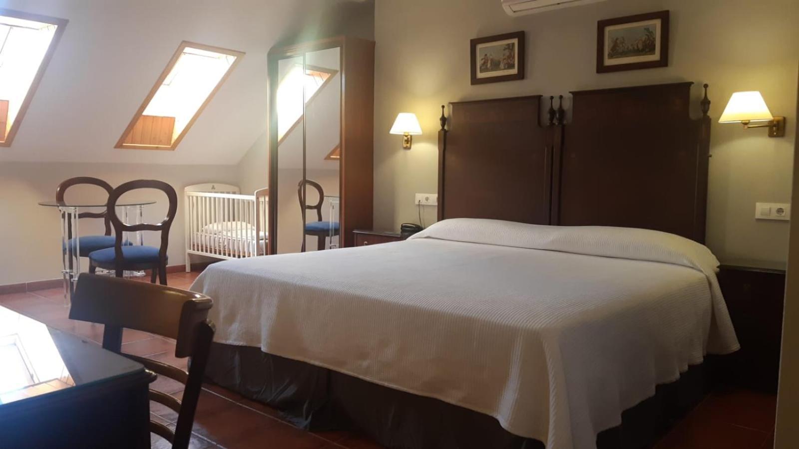 Hotel Iberia Plaza America Caces Екстериор снимка
