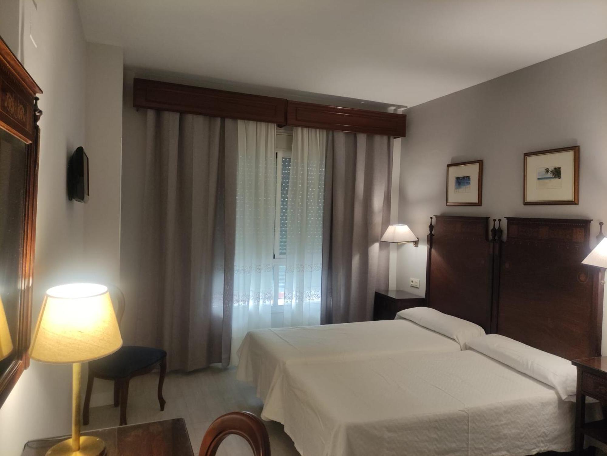 Hotel Iberia Plaza America Caces Екстериор снимка