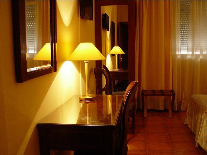 Hotel Iberia Plaza America Caces Екстериор снимка