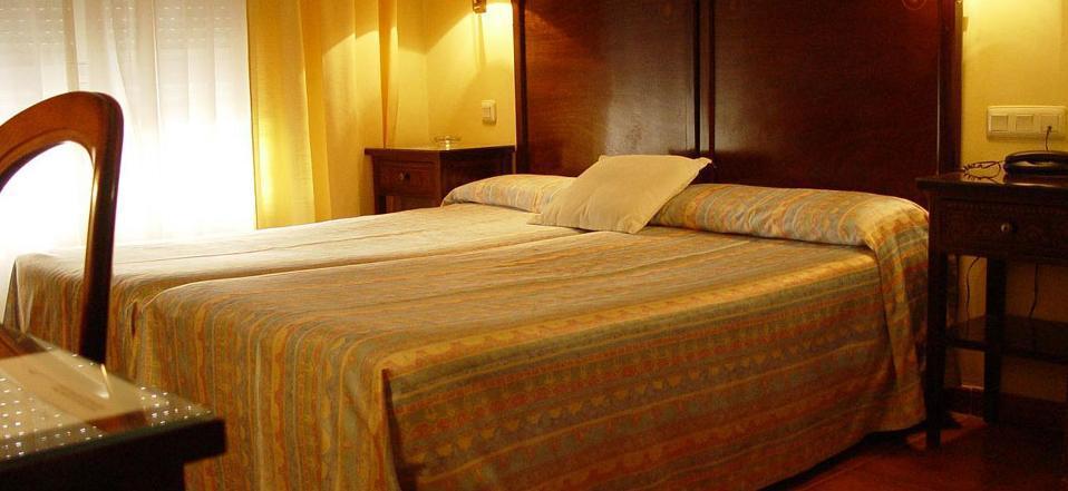 Hotel Iberia Plaza America Caces Екстериор снимка