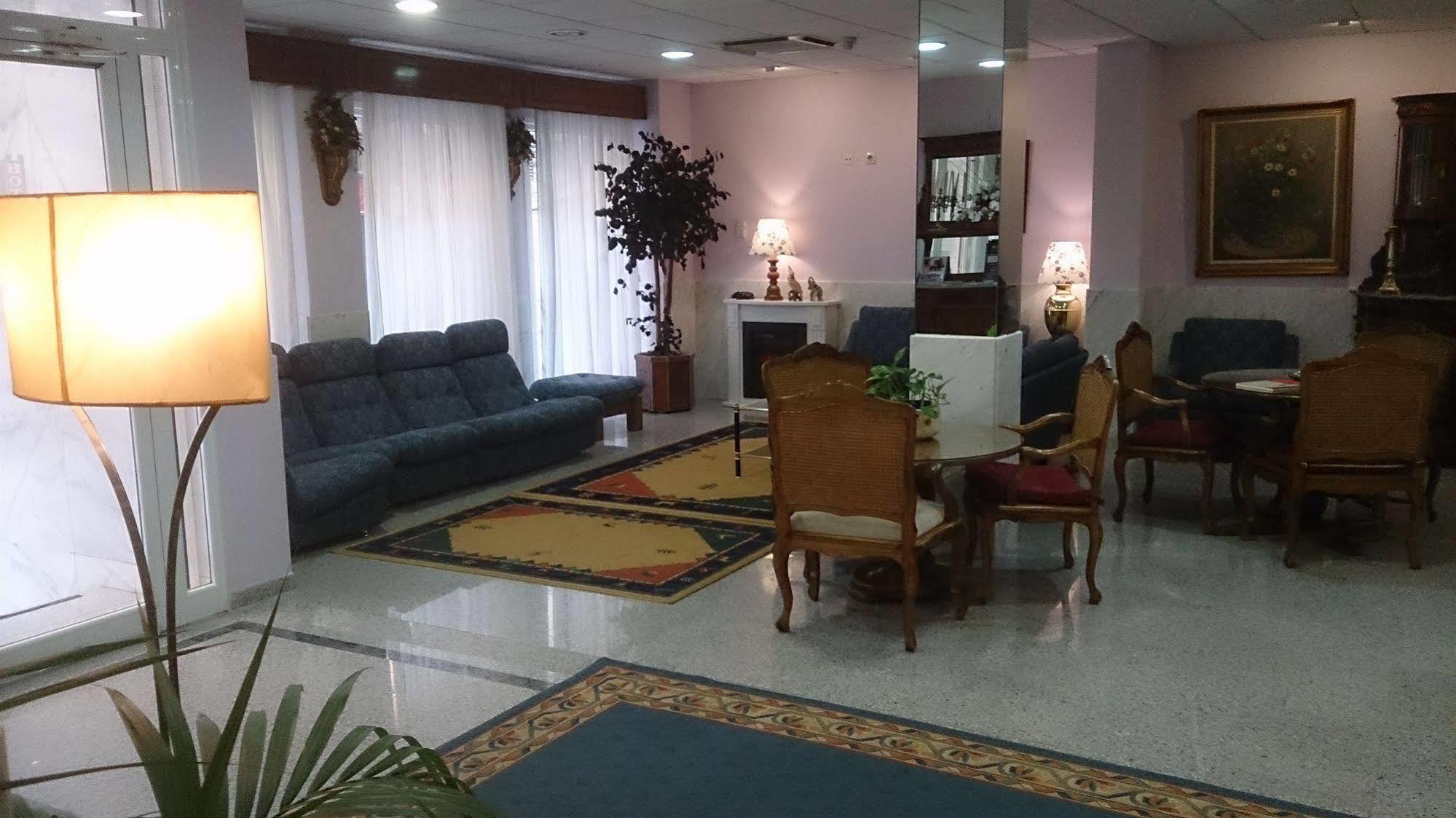Hotel Iberia Plaza America Caces Екстериор снимка