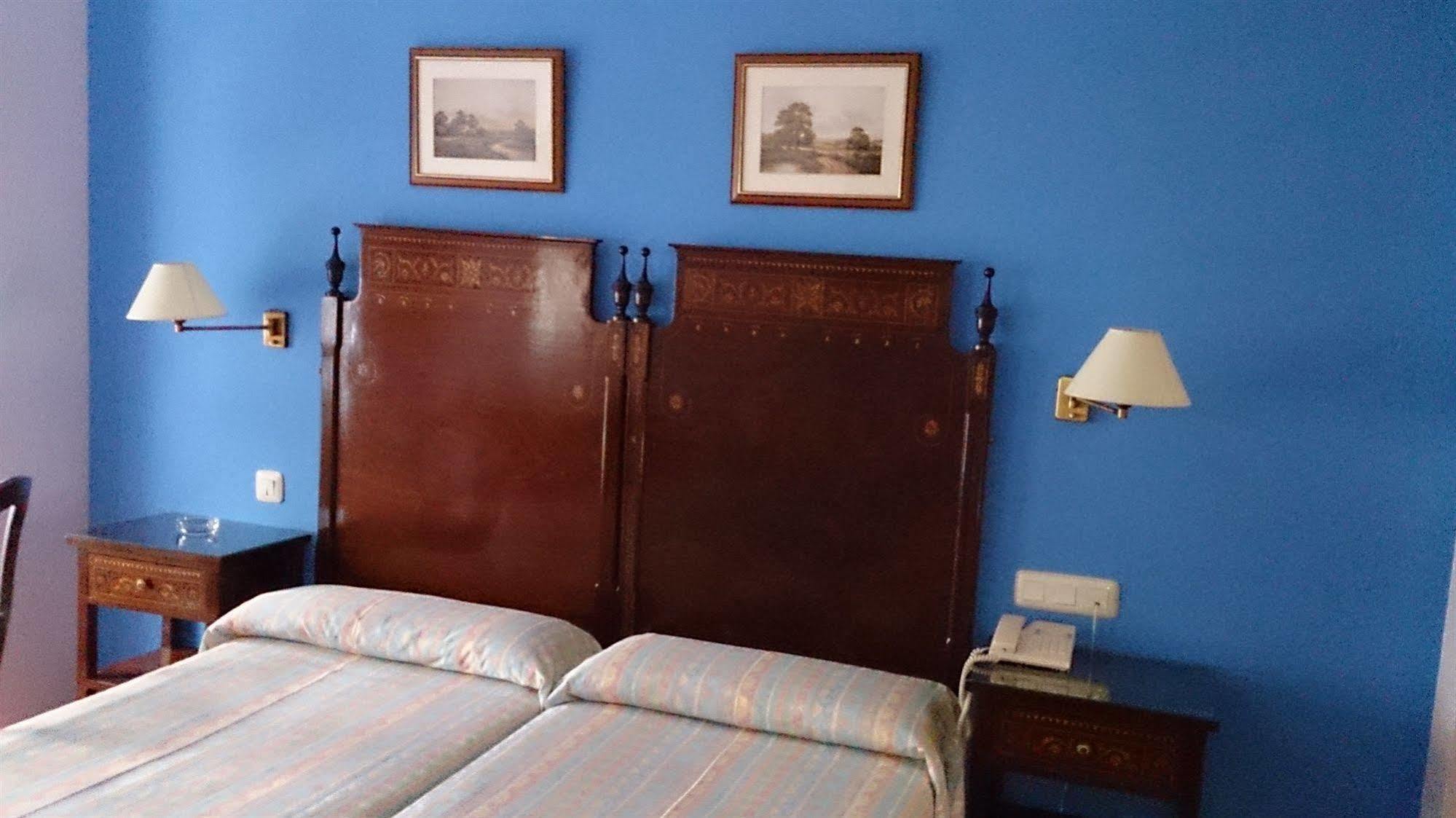 Hotel Iberia Plaza America Caces Екстериор снимка