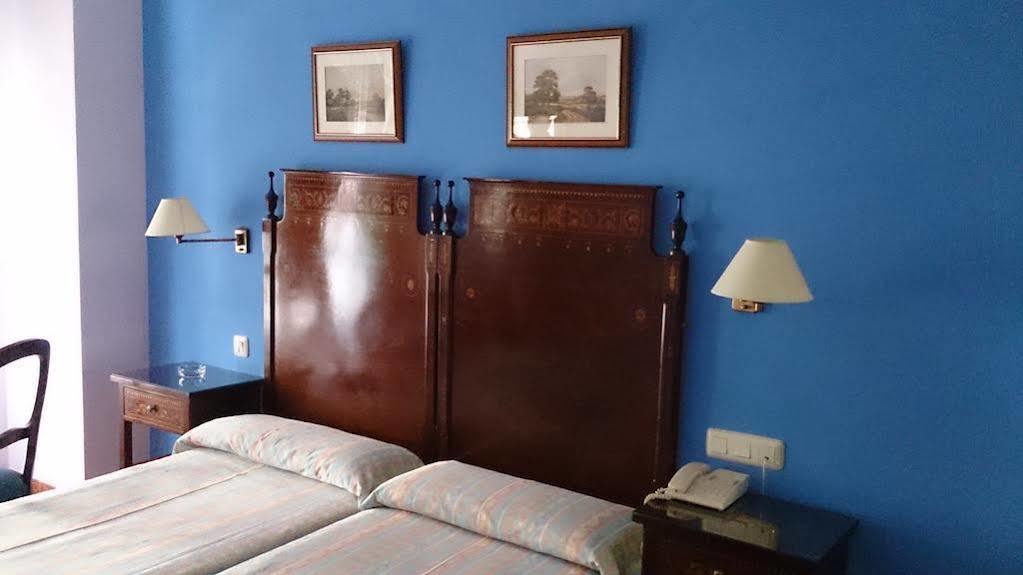 Hotel Iberia Plaza America Caces Екстериор снимка